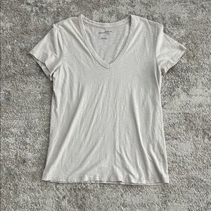 Universal Thread Light Cream V-Neck Short Sleeve Tee